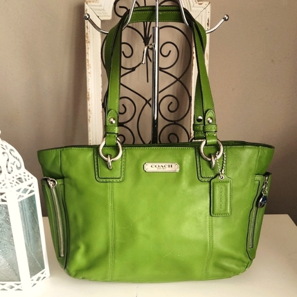Coach Handbags - Coach  Vintage 1941 Gallery Green Leather Tote Bag